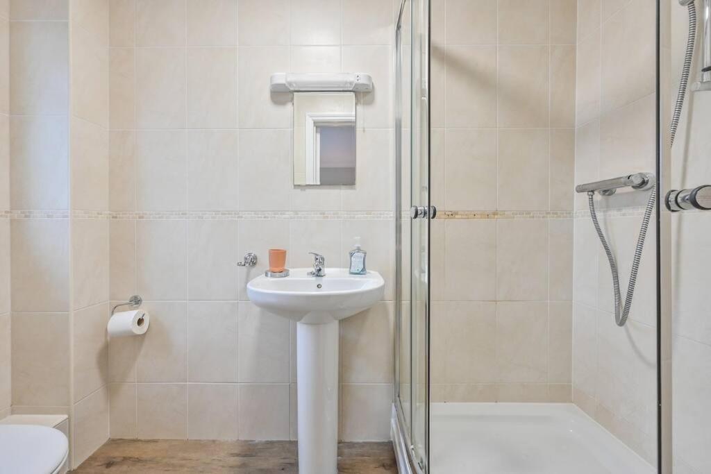 Spacious Sandbanks Apartment Near Beach And Bars With Free Parking Пул Экстерьер фото