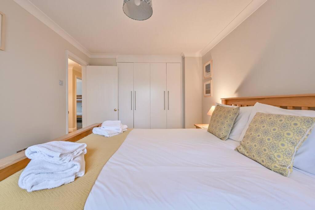 Spacious Sandbanks Apartment Near Beach And Bars With Free Parking Пул Экстерьер фото