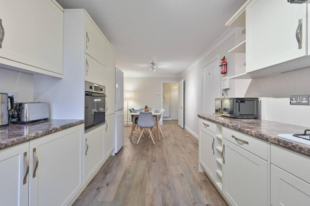 Spacious Sandbanks Apartment Near Beach And Bars With Free Parking Пул Экстерьер фото