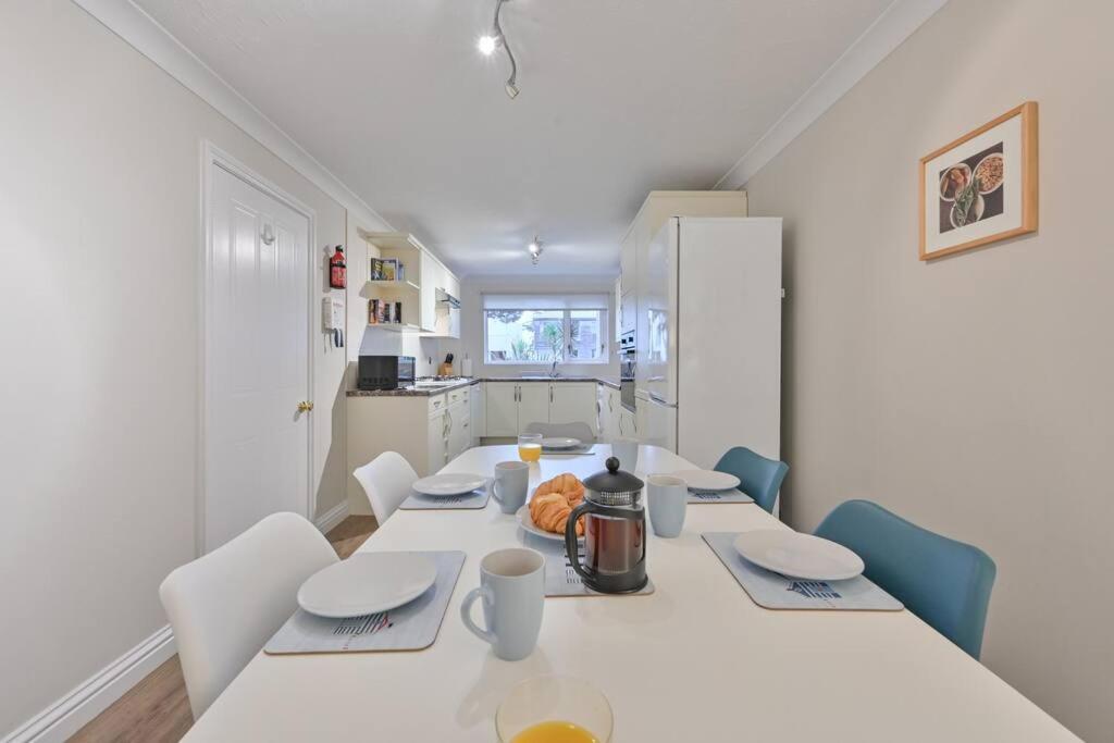 Spacious Sandbanks Apartment Near Beach And Bars With Free Parking Пул Экстерьер фото